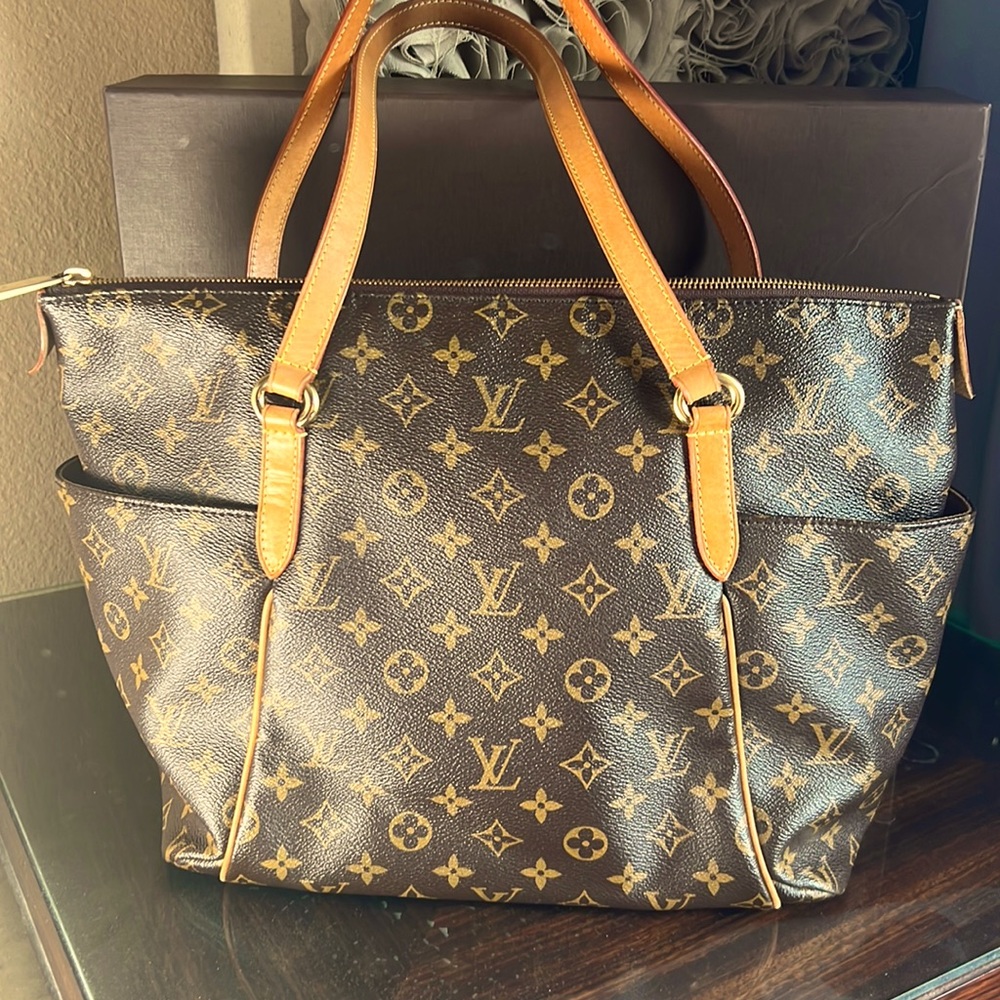 Authentic Louis Vuitton LV Totally MM Monogram Shoulder Purse Bag Neverfull